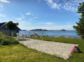 House by sea - Bergen, Norway. Free boat.